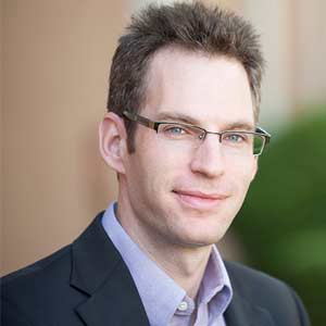 The Art of Sustaining and Evolving Knowledge in a Turbulent Market